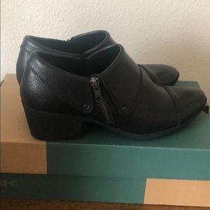 NWB Size 8 black b.o.c. Leather booties